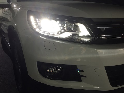 dwa.Tiguan 2.0 Leistung ４MOTION ヘッドライト (1).JPG