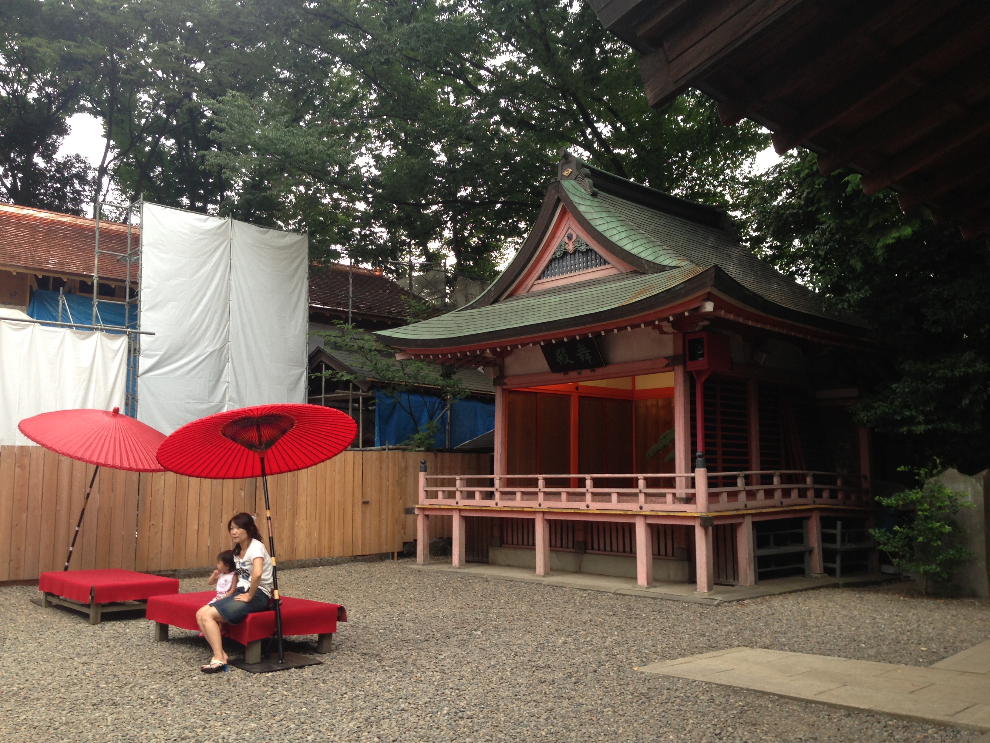 氷川神社　赤い傘.jpg