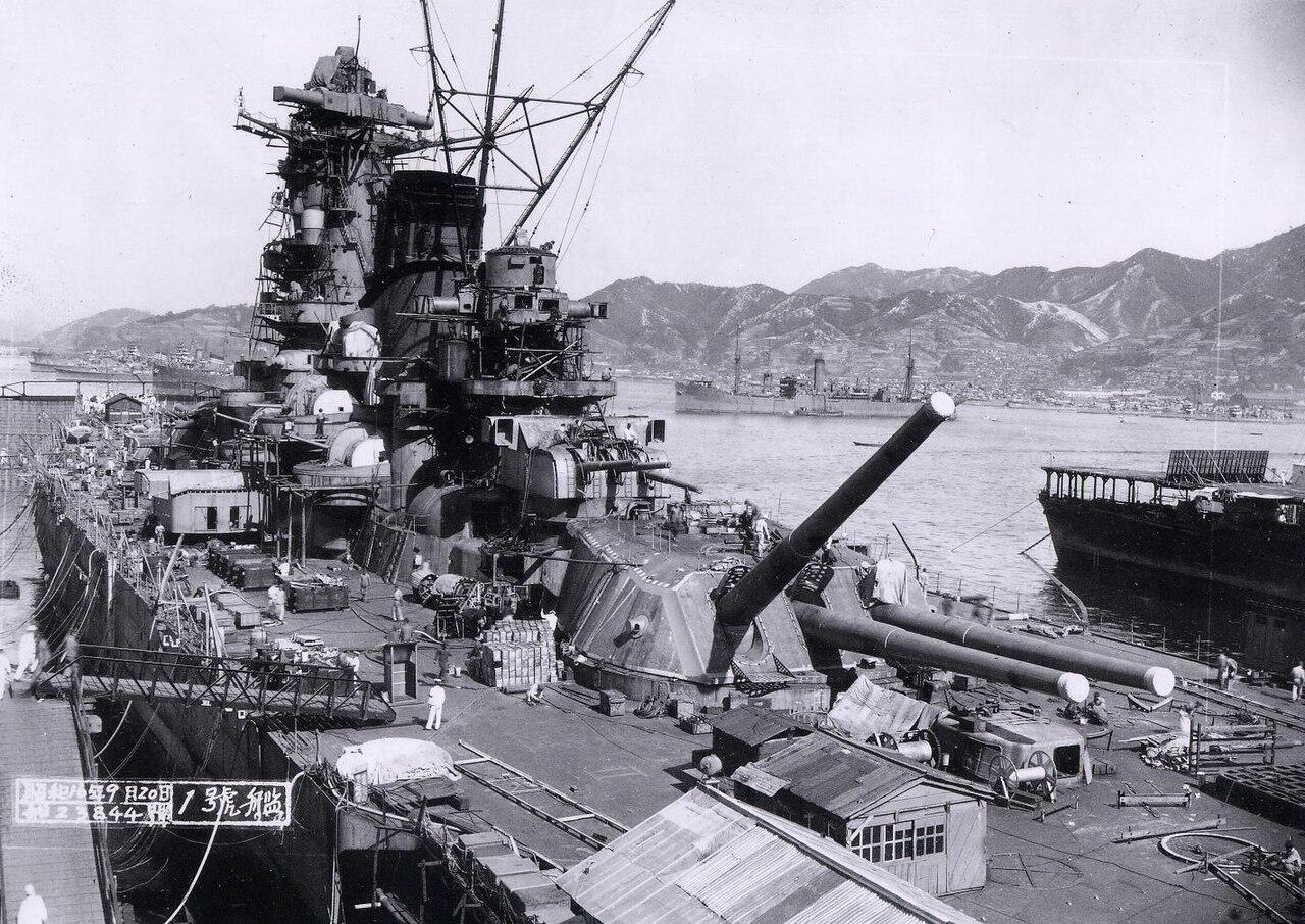 1280px-Japanese_battleship_Yamato_fitting_out_at_the_Kure_Naval_Base,_Japan,_20_September_1941_(NH_63433).jpg