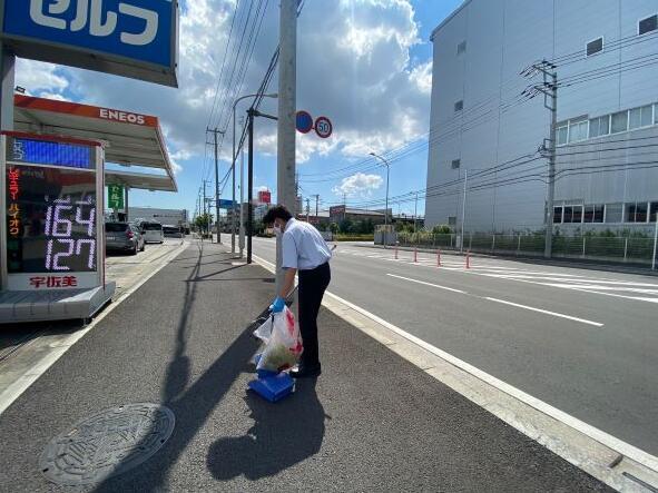 淺野さんお掃除中.jpg