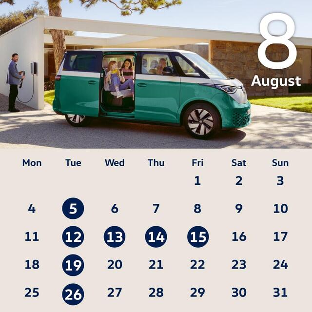 SNS_calendar_August_カスタマイス?版.jpg